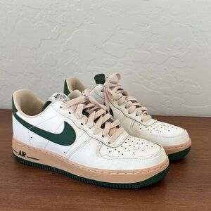Women’s Air Force 1 Low “Gorge Green” Sneaker - size 9